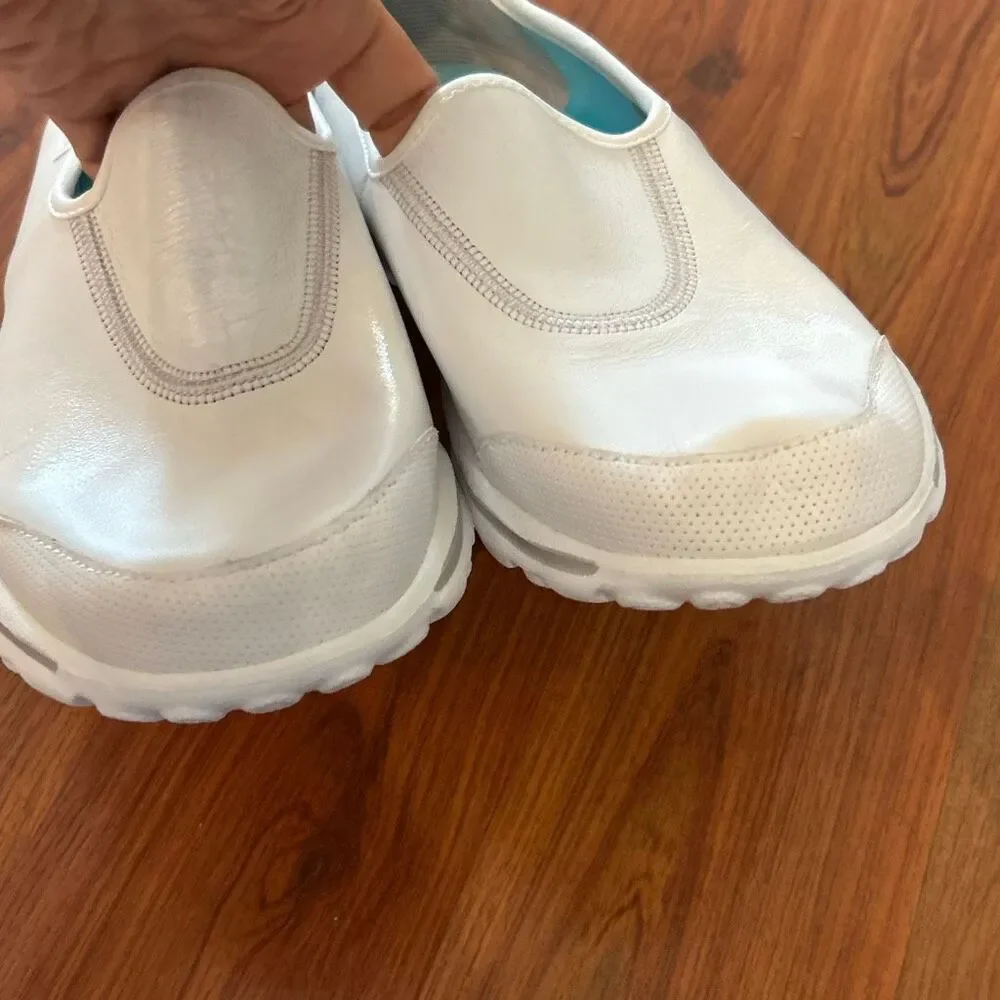Skechers white go walk lady sneakers size 8.5